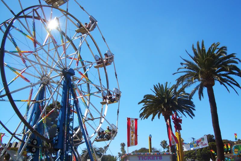 lil' ferris wheel by Mia