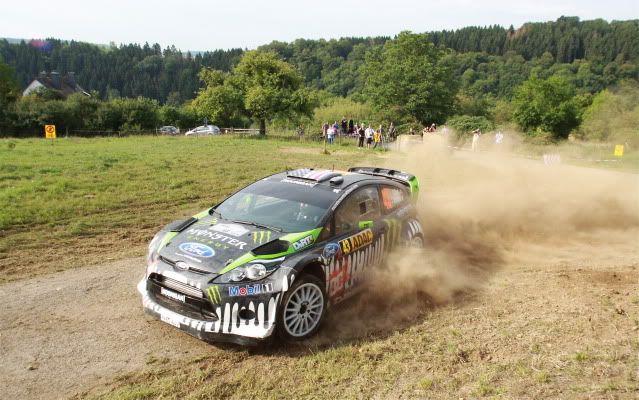 IMAGE: http://i657.photobucket.com/albums/uu294/tightangle/IMG_7216.jpg