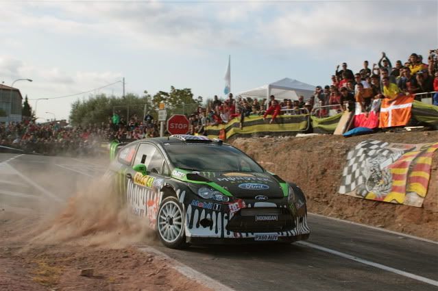 IMAGE: http://i657.photobucket.com/albums/uu294/tightangle/IMG_7774.jpg