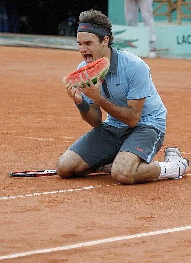 http://i657.photobucket.com/albums/uu295/Vaquilla2/Roger%20Federer%20II/245zpmu.jpg
