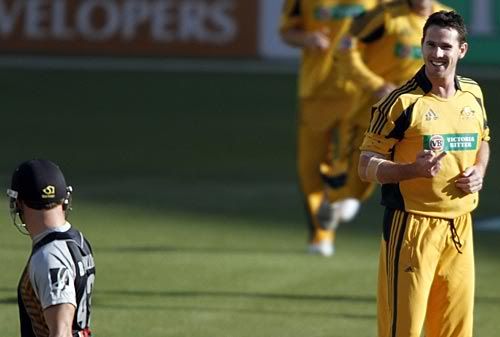 shaun-tait-smiles-with-his-finger.jpg