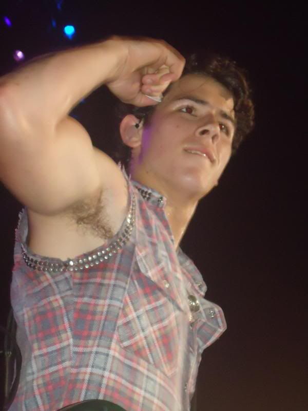 nick-jonas-muscle.jpg Photo by tinahead2003 | Photobucket