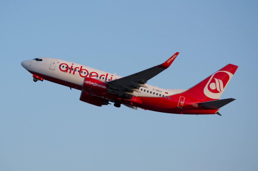 AirBerlin_B737_D-ABLE_EDDC_20120304_002.jpg