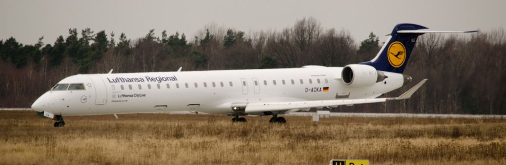 CityLine_CRJ900_D-ACKA_EDDC_20120304_002.jpg