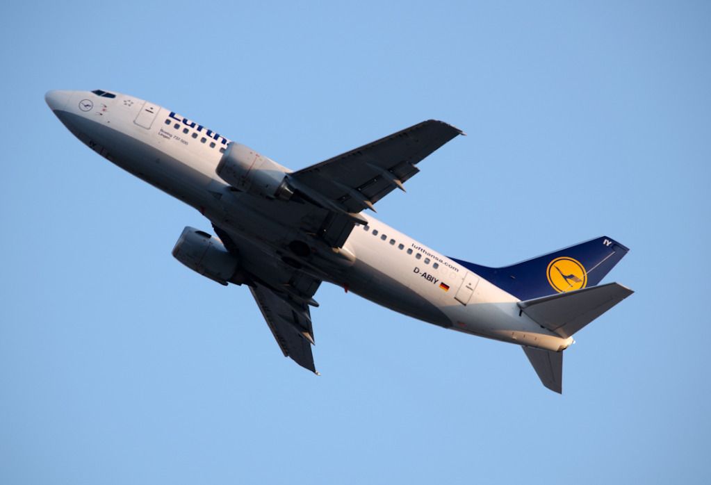 Lufthansa_B735_D-ABIY_EDDC_20120304_002.jpg