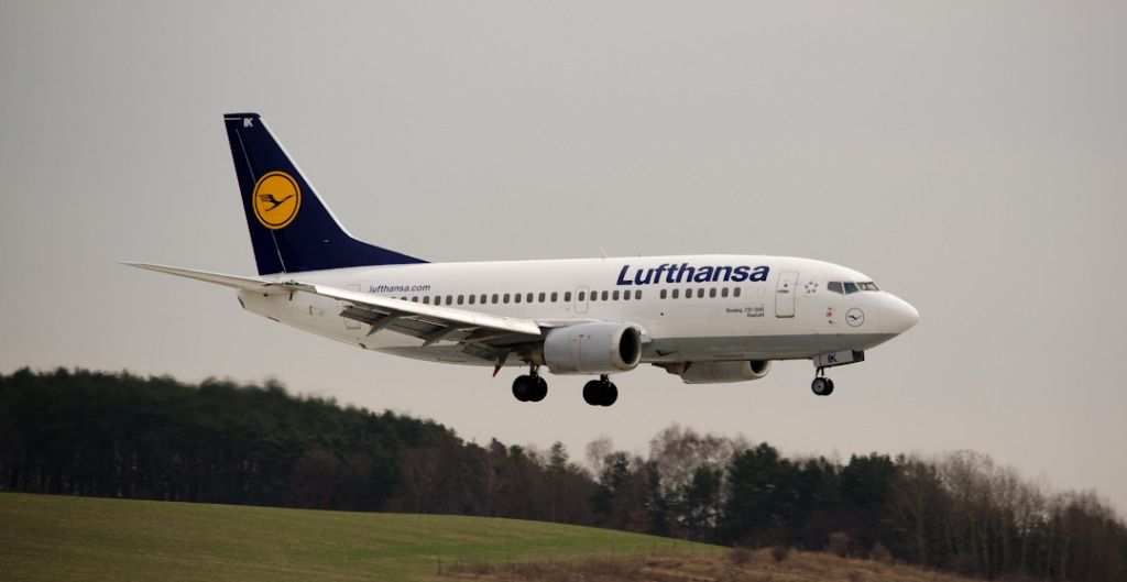 Lufthansa_B737-500_D-ABIK_EDDC_20120304_001.jpg