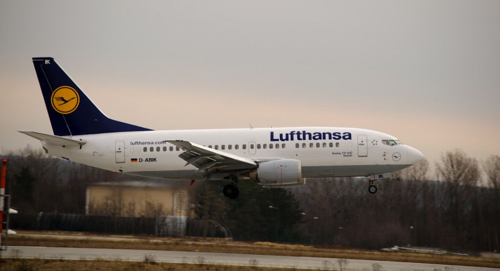 Lufthansa_B737-500_D-ABIK_EDDC_20120304_002.jpg