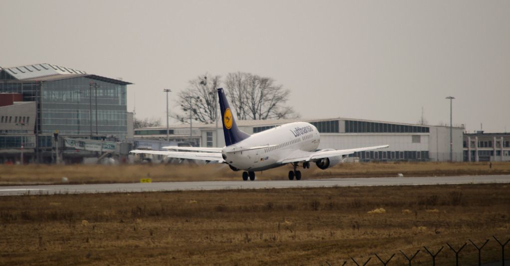 Lufthansa_B737-500_D-ABIK_EDDC_20120304_003.jpg