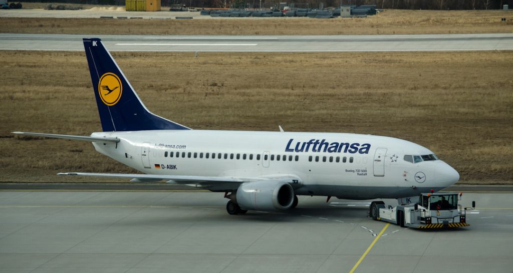 Lufthansa_B737-500_D-ABIK_EDDC_20120304_005.jpg